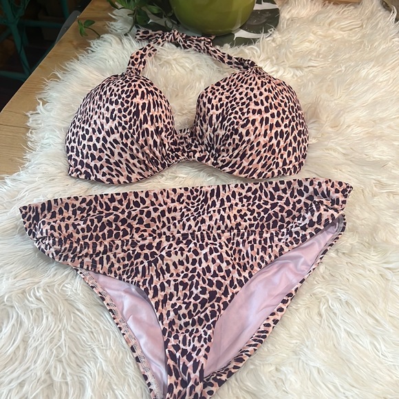 Victoria’s Secret leopard push up bikini - Picture 1 of 10